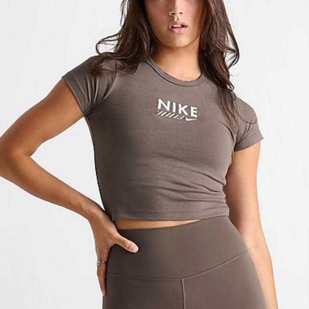 Nike Cropped Baby Tee